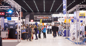 Piękne dziewczyny, ryk silników i branżowe szkolenia – relacja z ProfiAuto Show 2015
